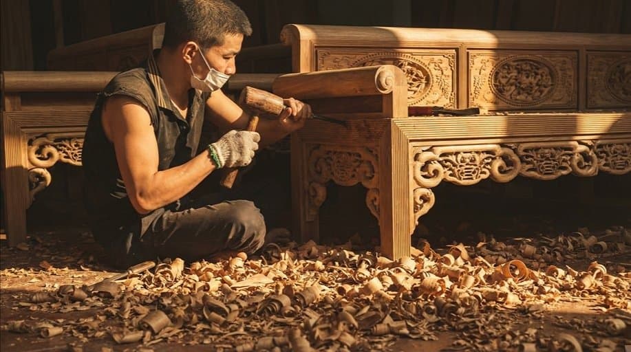 Nghệ nhân đục chạm