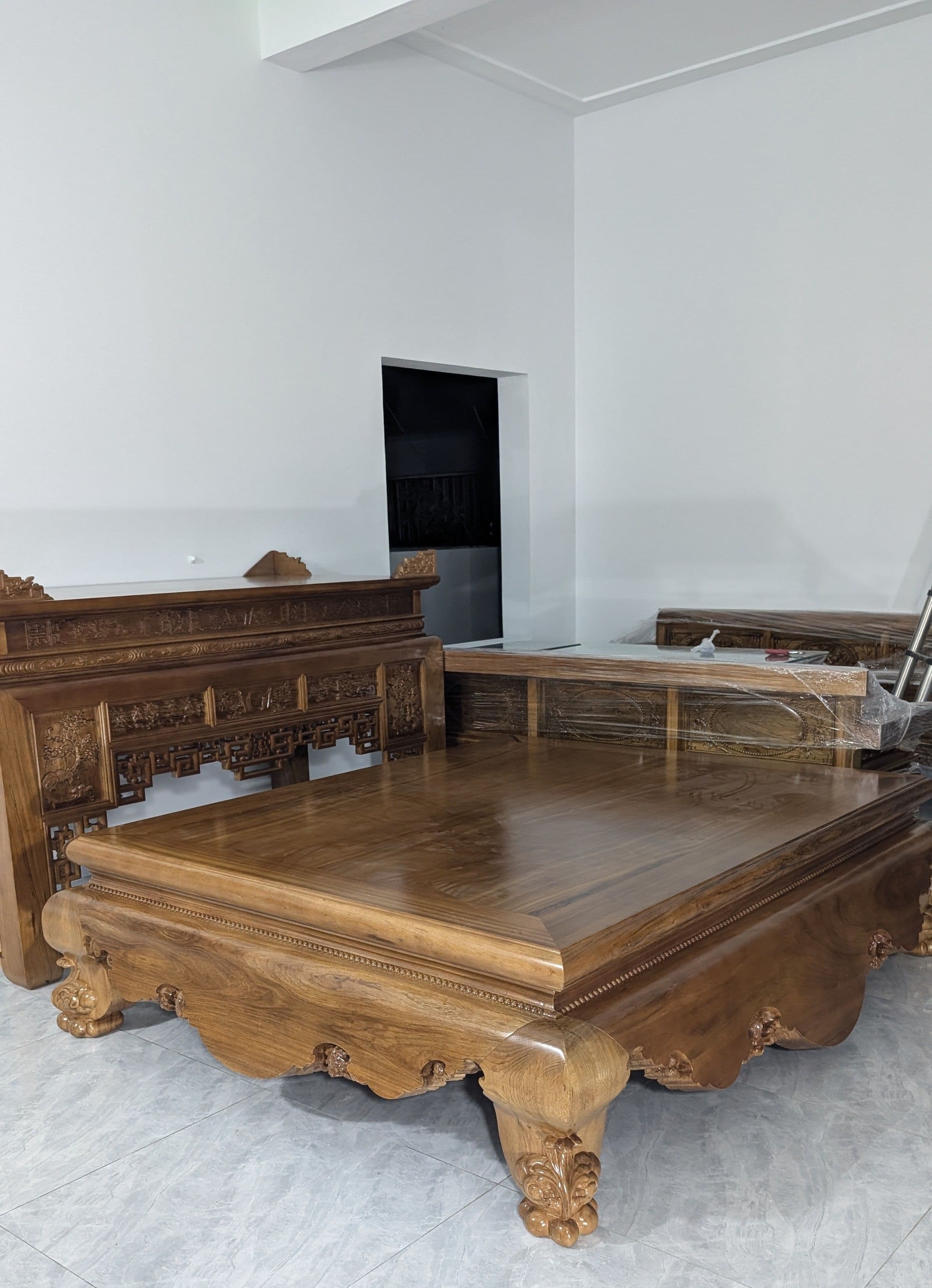 trường kỷ gỗ gụ ,bàn thờ gia tiên,sập gụ chân quỳ